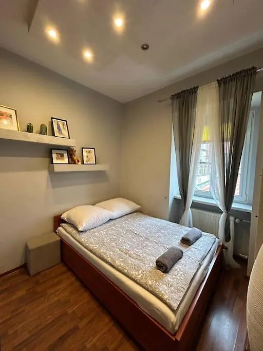 Big Apart - Rynek 8 - Nice View - 3 Rooms - 9 People Wrocław 0*,  Polska