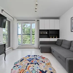 Spacious Dmowskiego By The River With Parking & Balcony By Renters Wrocław
